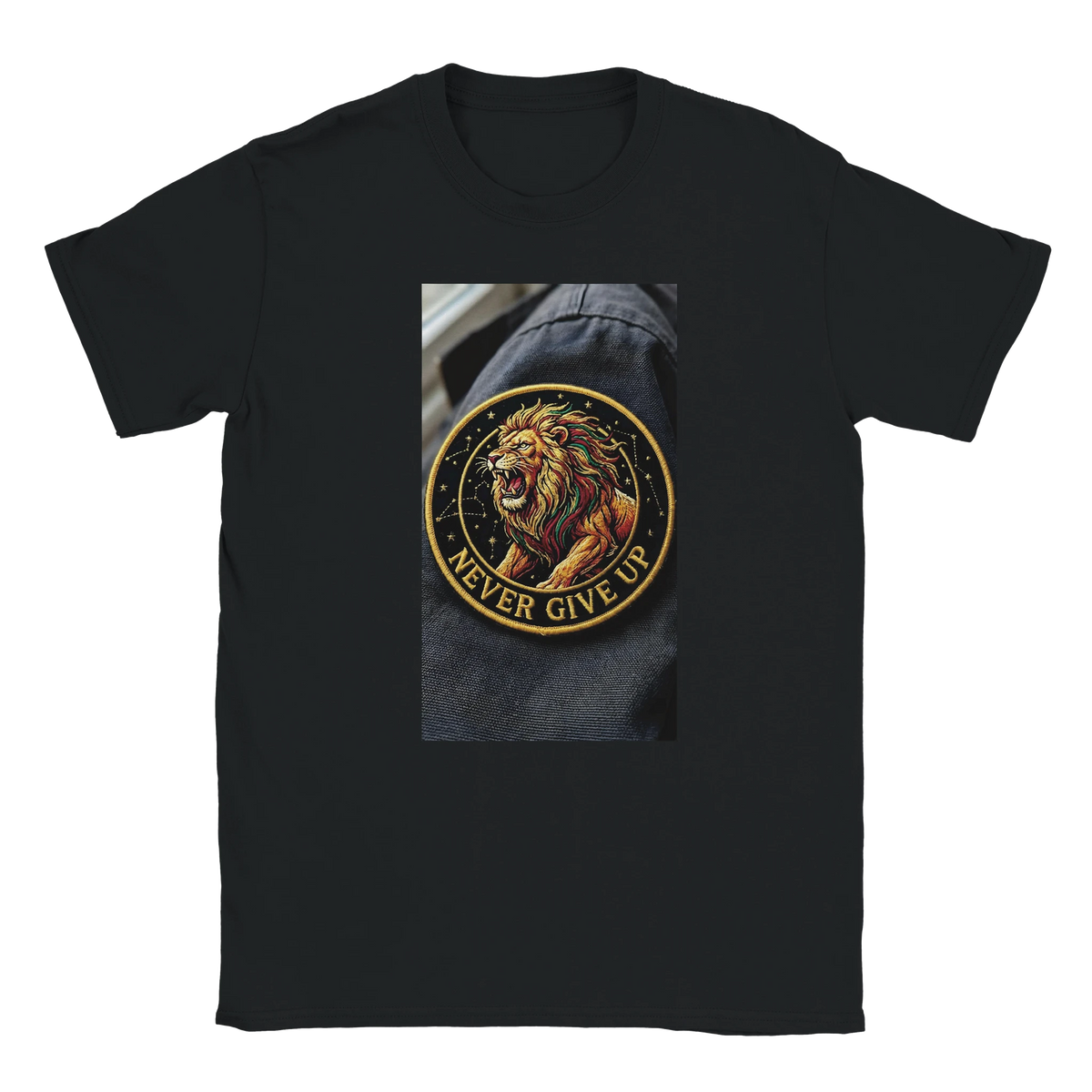 T-shirt Lion Never Give Up – Emblème doré